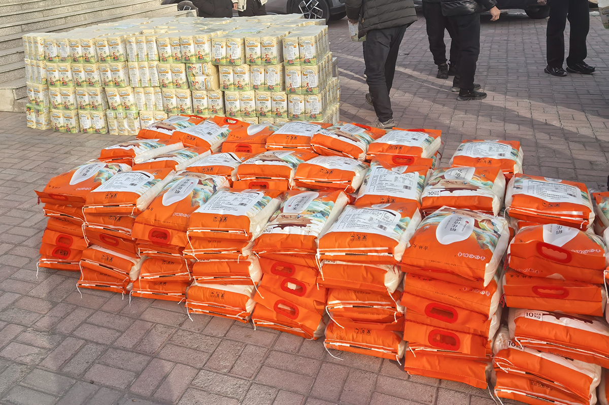 Year-End Care warms the heart: Company Distributes Premium Rice and Flour to All Employees